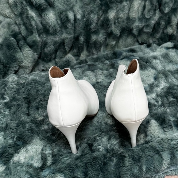 White Stiletto Heeled Boots with Textured Finish - Picture 3 of 4